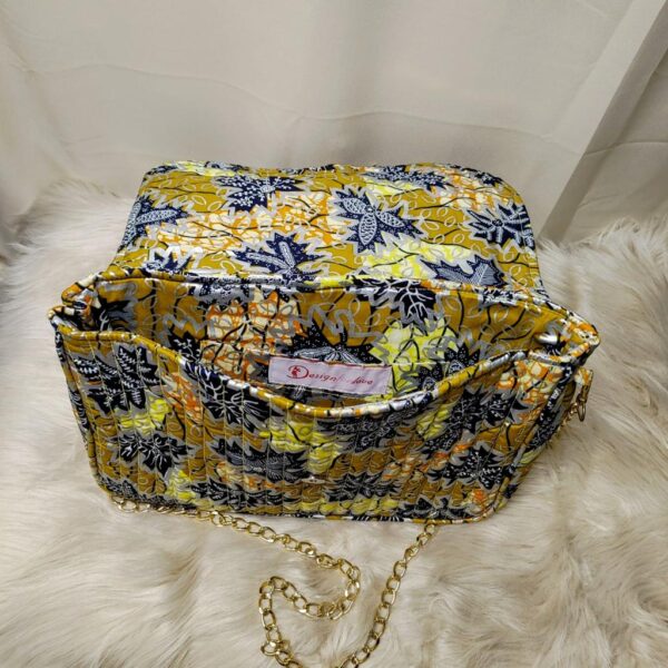 Afunwa Multicoloured Single Chain Seam Strap Seam Beach Bag in style - Image 2